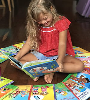 foto-crianca-lendo-livro