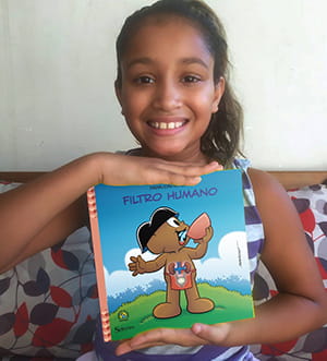 foto-crianca-lendo-livro